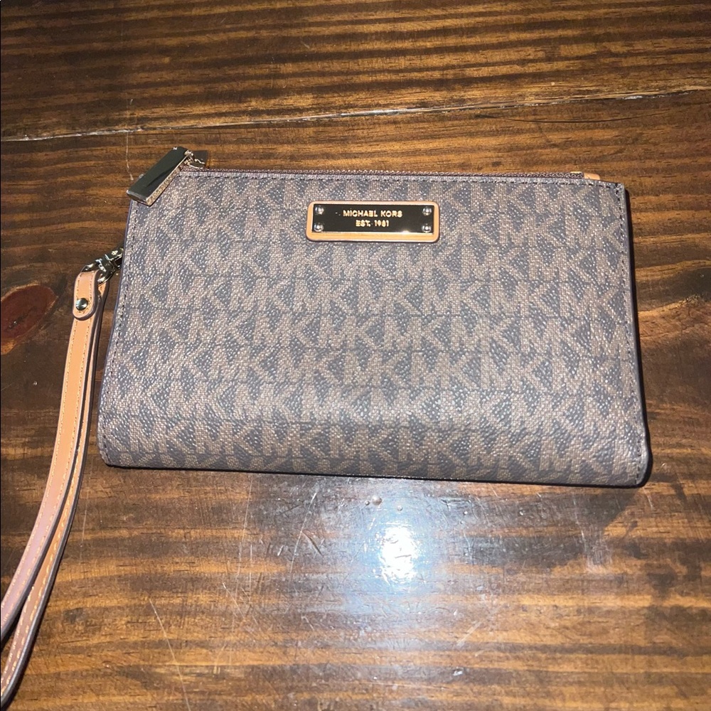 Michael Kors wristlet wallet. Brand new without tags